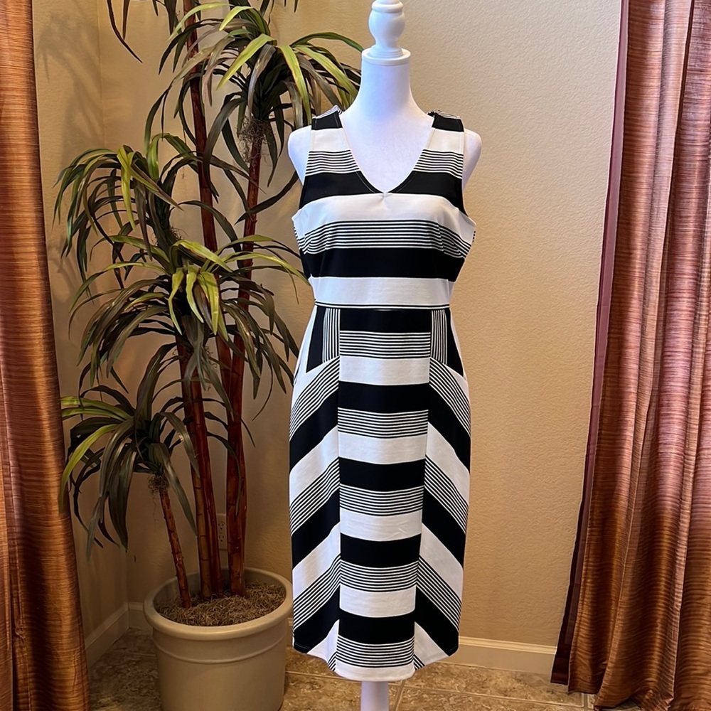 Cremieux knit form fitting dress, size M,  NWOT, black and white striped.